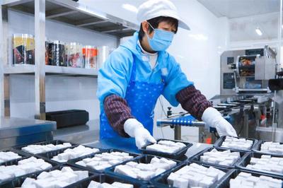 黃山區(qū)芋頭豐收季 企業(yè)加工忙，食品開發(fā)創(chuàng)新潮