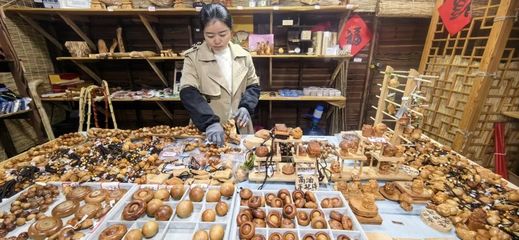 劍門關(guān)景區(qū)柏木文創(chuàng)旅游產(chǎn)品引領(lǐng)新風(fēng)尚，游客青睞食品開發(fā)